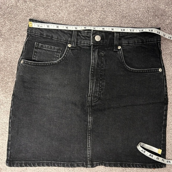 Zara Mini Skirt - Picture 4 of 8